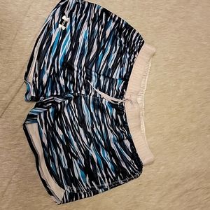 Unfer Armour shorts- Medium